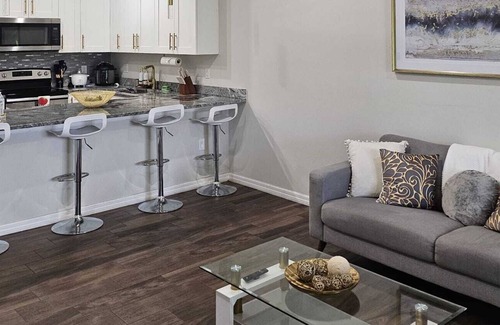 Westminister Casa | Golden Leaf is a property in which you will feel like home.