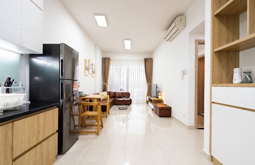 Phu Nhuan Condominio | Golden Mansion - Transit Apt Free POOL & GYM