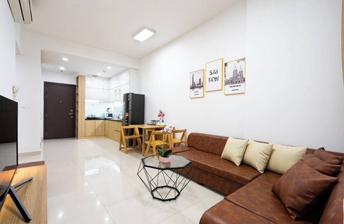 Phu Nhuan Condominio | Golden Mansion - Transit Apt Free POOL & GYM