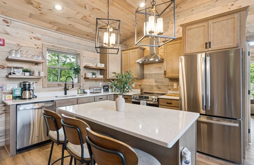 Gatlinburg - Pigeon Forge Casa | Golden Oaks Cabin 3 Bedroom Home