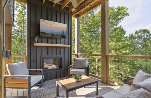 Gatlinburg - Pigeon Forge Casa | Golden Oaks Cabin 3 Bedroom Home