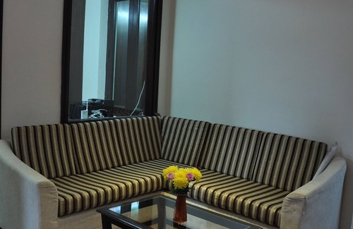 Dwarka Hotel | Golden Palm Suites