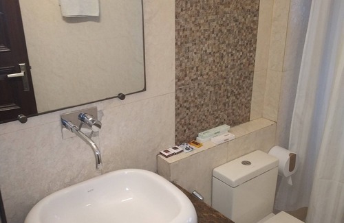 Dwarka Hotel | Golden Palm Suites