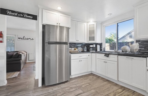 Riverside Casa | Golden Pool Home, Jacuzzi, Game Room, Arcade, King Size Bed, Fire Pit, BBQ Grill