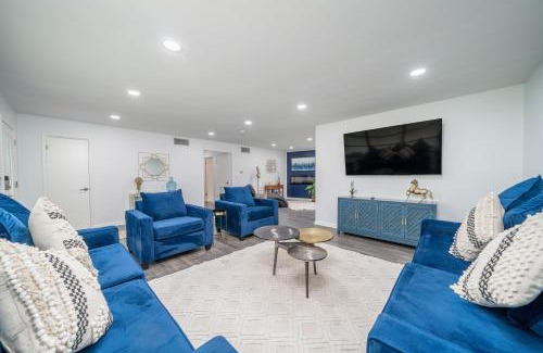 Hot Springs Casa | Golden Racehorse - Luxury Mid-Century Modern