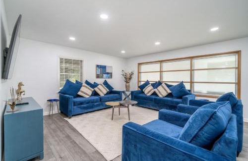 Hot Springs Casa | Golden Racehorse - Luxury Mid-Century Modern