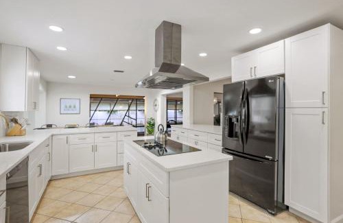 Seminole Casa | Golden Retreat: Expansive 6BR Home w Heated POOL ~