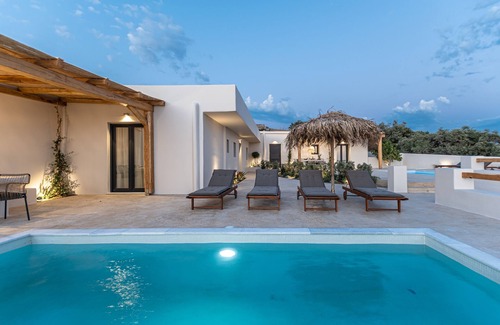 Naxos Villa | Golden Sand Deluxe Villa