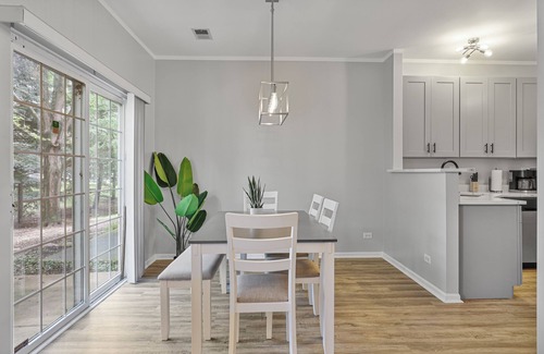 Naperville Casa | Golden! Sleeps 8/2.5 Bath Townhome