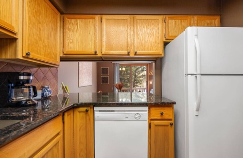 East Kootenay Apartamento | Golden Summit | Air Hockey | Wood Fireplace | Pets
