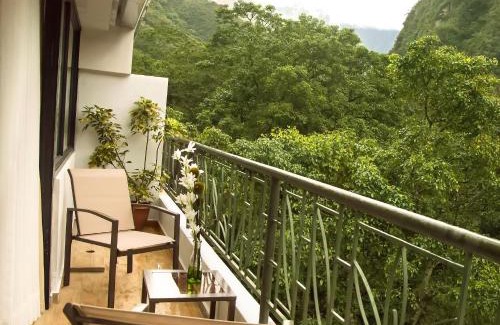 Aguas Calientes Hotel | Golden Sunrise Machupicchu