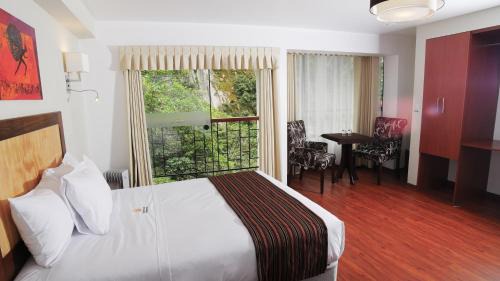 Aguas Calientes Hotel | Golden Sunrise Machupicchu