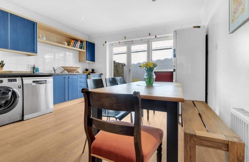 Brighton Casa | Golden Sunset House Free Parking By My Getaways