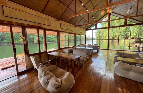 Thong Pha Phum Casa | Golden Sword with Boat