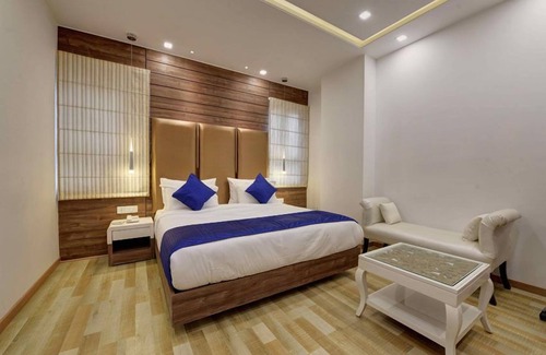 Noida Hotel | Golden Tree