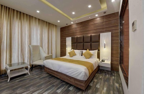 Noida Hotel | Golden Tree