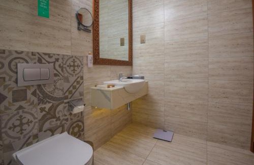 Zanzibar Town Hotel | Golden Tulip Zanzibar Airport Hotel & Spa