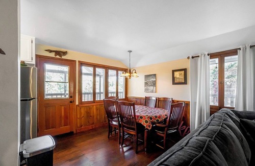 Big Bear City Cabina | Golden View Cabin in gorgeous Big Bear with WiFi