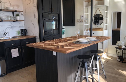 Central Okanagan Apartamento | Se aceptan mascotas estudio independiente con magnífica vista panorámica del lago
