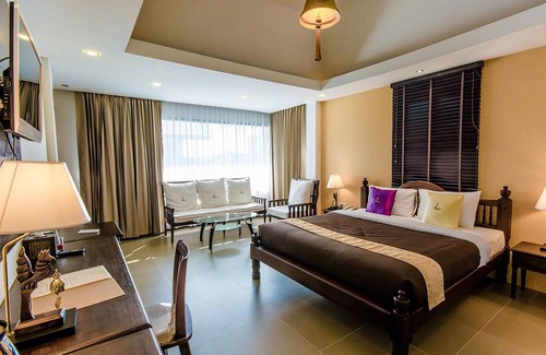 Wua Lai Hotel | Goldenbell Hotel Chiangmai