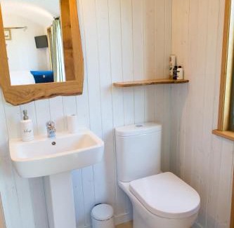 Westbrook Court Otro | GoldenValley Shepherd's Hut