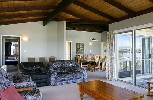 Richmond Heights Casa | Golders Heights - Taupo Holiday Home