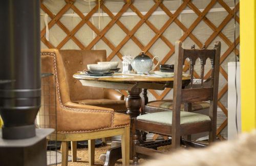 Hawes Casa | Goldfinch