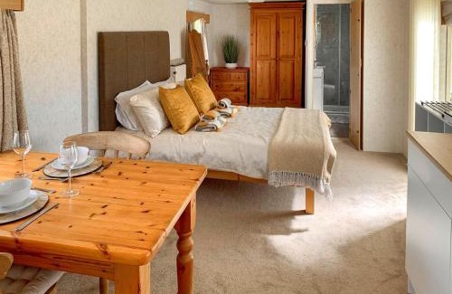 Chappel Casa | Goldfinch - Uk48551