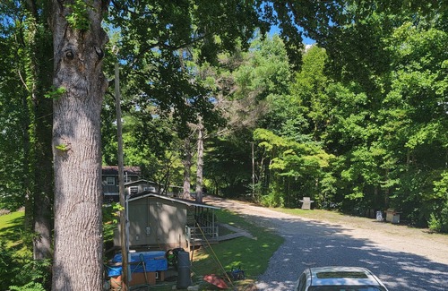 Qualla Cabina | *Goldilocks* Bear-A-Dice CABINS Hot tub firepit BBQ hiking trails near Cassino