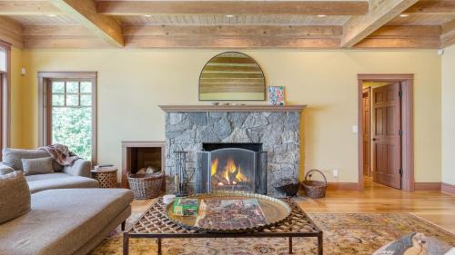 Greenbank Casa | Goldilocks by AvantStay Luxury Waterfront Home