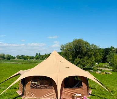 Hertford Otro | Goldings Farm yurt Tent firepit bbq activities