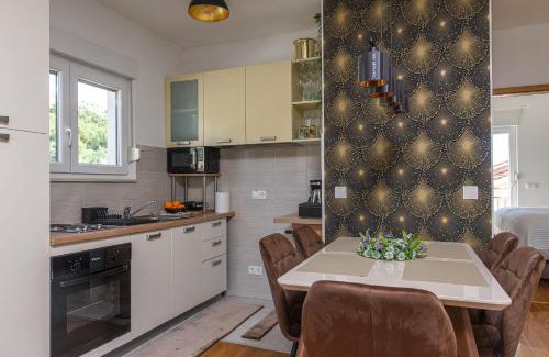 Seget Donji Apartamento | GOLDY GREEN
