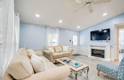 Silver Lake Casa | Golf and Pool Access Home with Yard in Lady Lake
