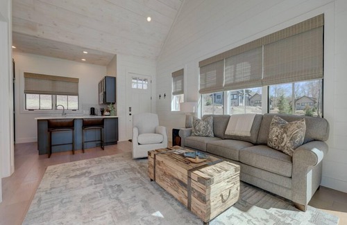 Mineral Bluff Cabaña | Golf and Riverfront Cottage | King Bed | Group Availability