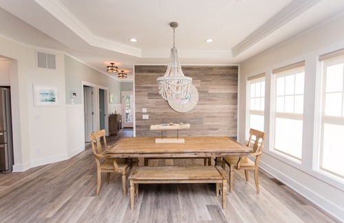 Michigan City Casa | ¡Bañera de hidromasaje y carrito de golf en el vecindario de Beachwalk! Casa nueva con decoración de playa.