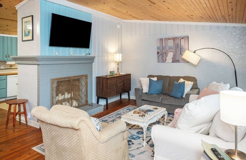 Yaupon Beach Cabaña | GOLF CART Included Oak Island Cottage - Pet-friendly, Fire Pit, Porch, Sleeps 8
