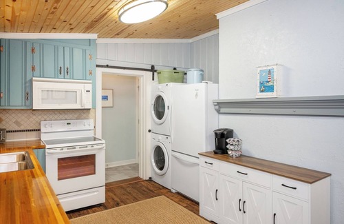 Yaupon Beach Cabaña | GOLF CART Included Oak Island Cottage - Pet-friendly, Fire Pit, Porch, Sleeps 8