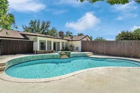 Richardson Casa | Golf Club Poolside Paradise