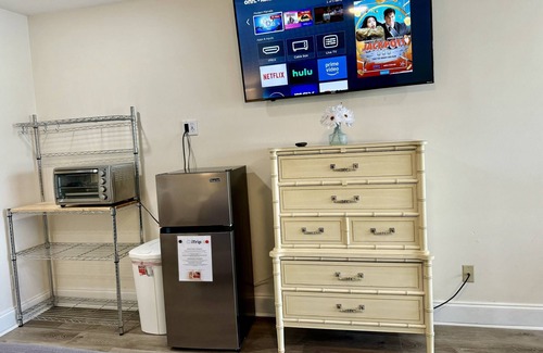 Wesley Chapel Condominio | Golf Community Studio | Workspace | Cozy Wesley Chapel Retreat w/ Kitchenette | Balcony | Smart TV