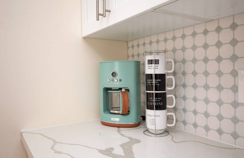Wesley Chapel Condominio | Golf Community Studio | Workspace | Cozy Wesley Chapel Retreat w/ Kitchenette | Balcony | Smart TV