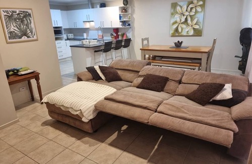 Sanctuary Point Casa | Golf course access, 10 mins to famous Hymans beach