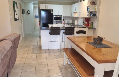 Sanctuary Point Casa | Golf course access, 10 mins to famous Hymans beach