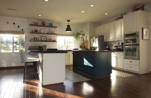 Ojai Casa | Golf Course Access Home in Downtown Ojai with Fine Art & Pro Interior Design.