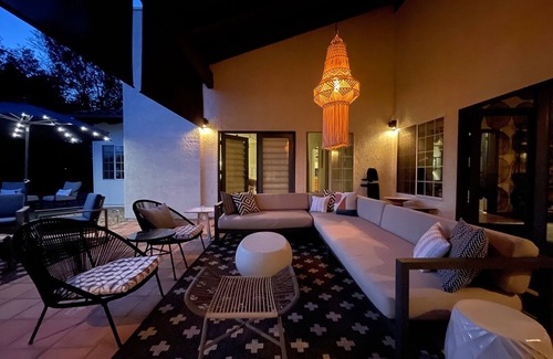 Ojai Casa | Golf Course Access Home in Downtown Ojai with Fine Art & Pro Interior Design.
