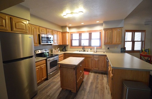 Angel Fire Casa | Golf Course and Mountain View All-In-One-minutes from the Resort