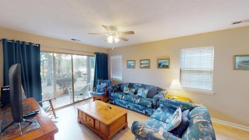 Pawleys Island Villa | Golf Course Getaway 3BR Heart of Pawleys Island
