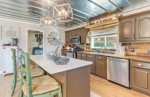 Chatsworth Casa | Golf Course Getaway w/ Private Pool in Chatsworth!