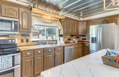 Chatsworth Casa | Golf Course Getaway w/ Private Pool in Chatsworth!