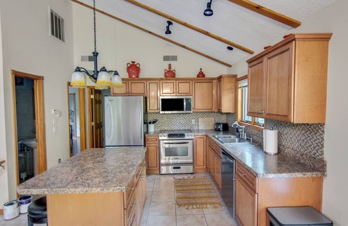 Paupackan Lake Casa | Golf Course Getaway: XL Cabin w/ Hot Tub, Pools, Beaches, Game Room, King Bed
