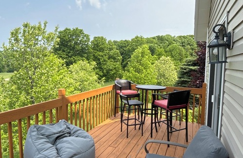 Bellaire Casa | Golf course home minutes from downtown Bellaire and Shorts; Sleeps 10